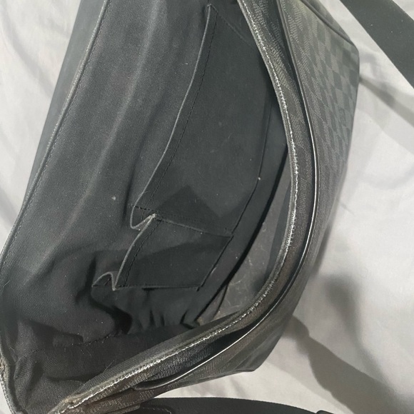 Louis Vuitton Daniel messenger bag - Picture 3 of 7